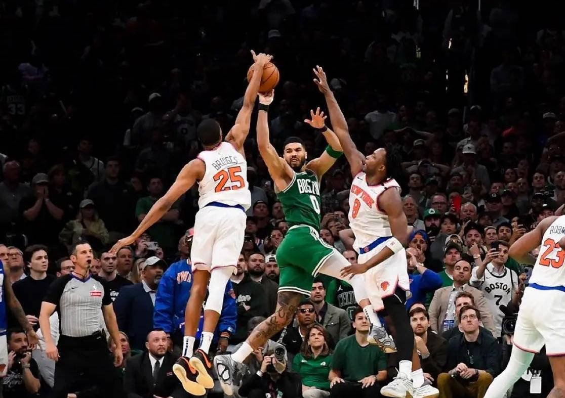 斯托克城主场被逆转，步步逼近降级区的简单介绍